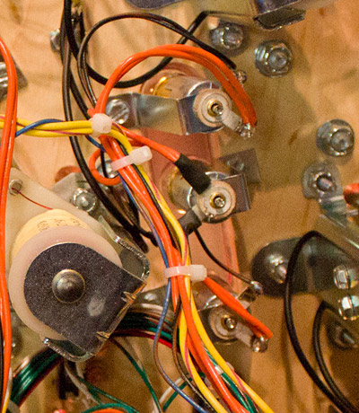 Flash lamps under the pop bumpers