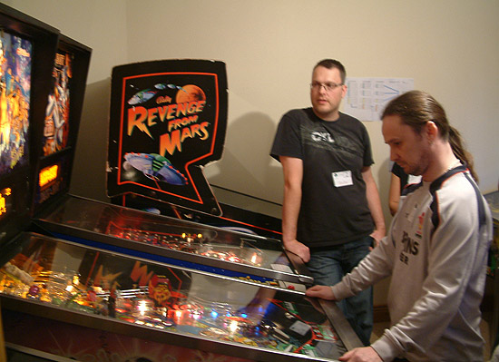 Chris Williams plays in the qualifying round 