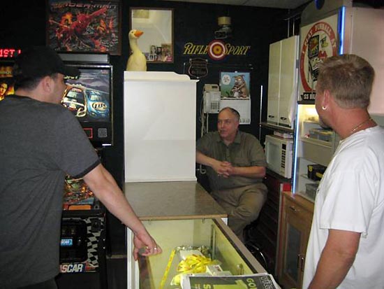 Lloyd explaining the day&rsquo;s events to early attendees