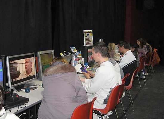 Old console games were available to play