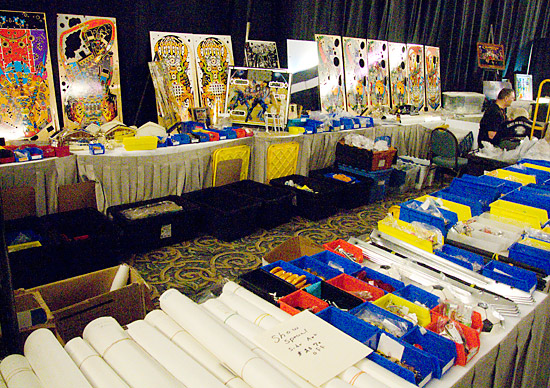 Illinois Pinball's stand