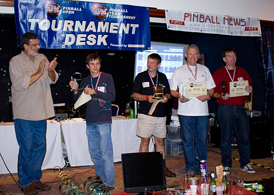 Dennis Nordman presents the trophies to