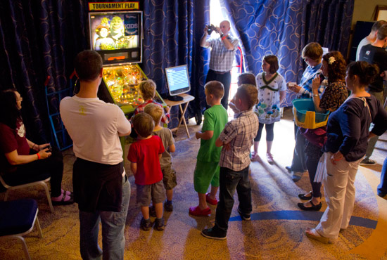 Queues to play in the Kids Tournament