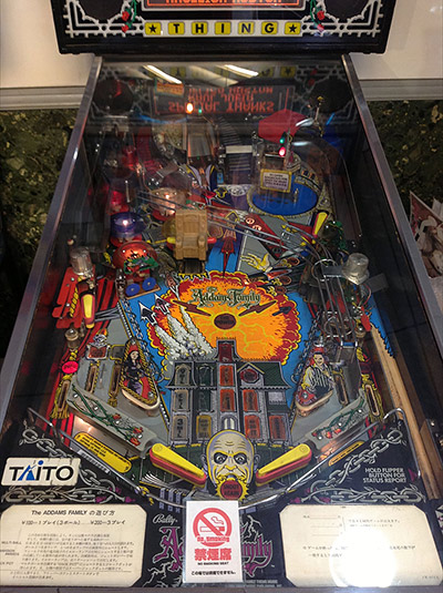The playfield is in good condition apart from the non-functional flipper