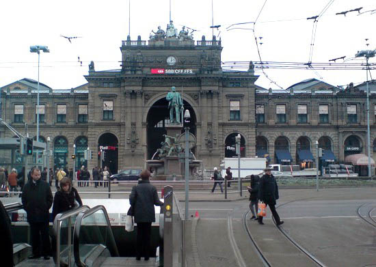 Zürich Hauptbahnhof  (Central Train Station)