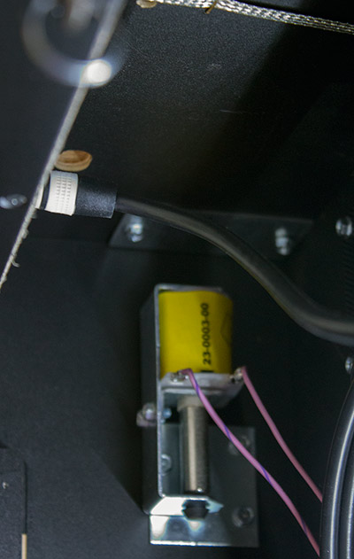 The left speaker connection