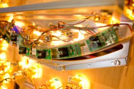 Opto switches detect the arm's position