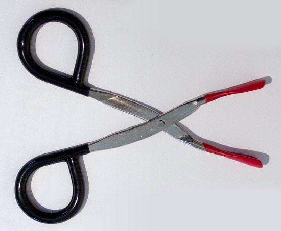 The tool can hold large lamps as well as small ones