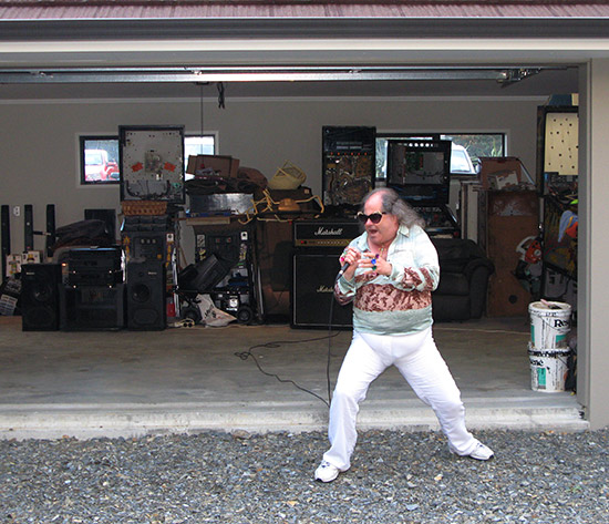 Wayne Anderson entertains
