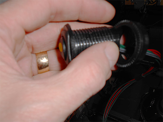 Remove the nut from the Pin-Vol