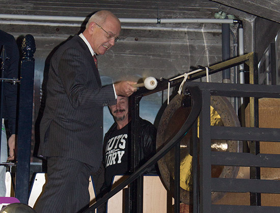 Gerrit strikes the gong and the Museum is officially open