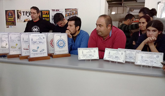 Spectators behind the tournament desk