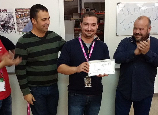 Winner of the crossed-hands tournament, Ra&uacute;l Abad