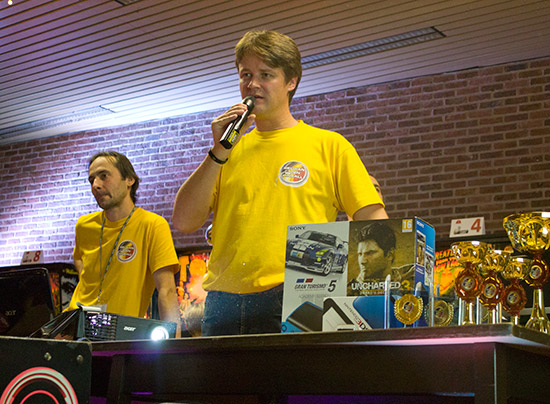 Sunday's tournament head Lieven Engelbeen explains the rules