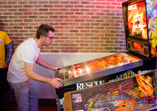 Taco Wouters begins the last game of the final on Rescue 911