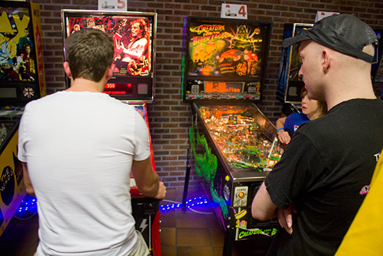 Taco and Roy playing a tie-break on AC/DC