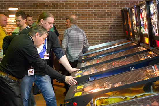 Ad Jonker and Edwin Nijs play split-flipper on Batman