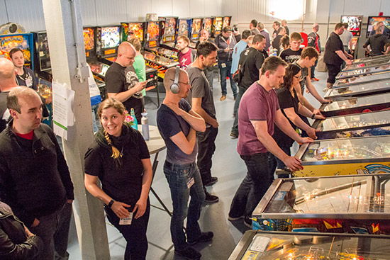 Machines and players in the main tournament