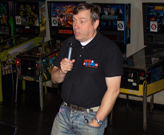 Ad Jonker introduces the finalists and explains the format