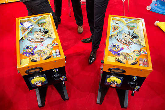 Toy dispenser pinballs from Discapa SLU