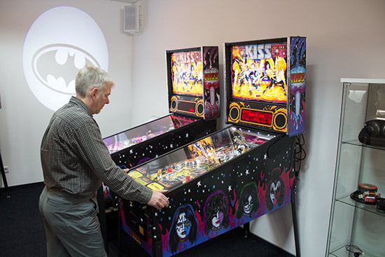 Two Kiss games - a Pro and a Premium