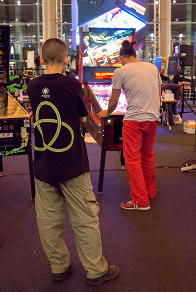 Kriszti&aacute;n watches Michael play his last ball