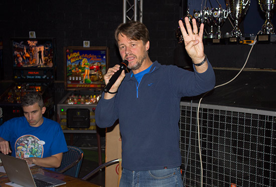 Lieven explains the rules and the format to the EPC players