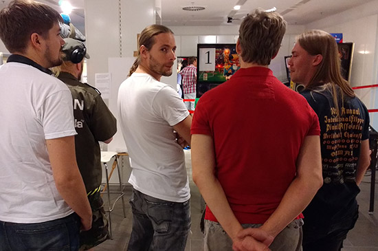 Team Sweden discuss tactics for the final