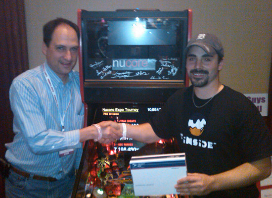 Amateur Division winner, Tom Kennedy receives his prize from Don Weingarden