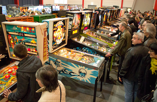 Free-play machines