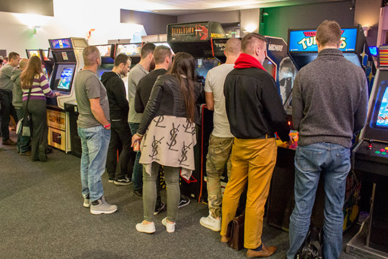 Video games in the free-play hall 