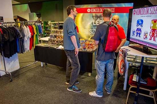 Konzolok Szervize were selling gamer toys and clothing