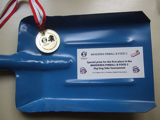Łukasz Dziatkiewicz is the winner of the Dig Dug medal and a special prize 