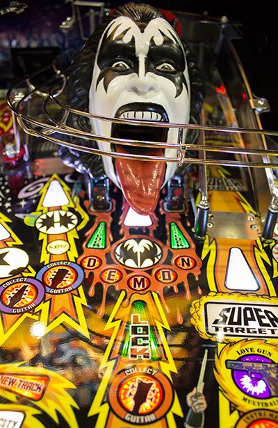 Stern's Kiss pinball