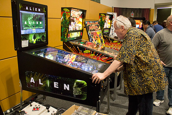 David Thiel plays Alien Pinball