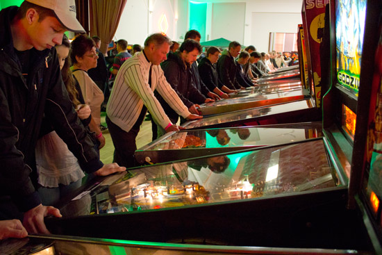 Players on the central bank of machines