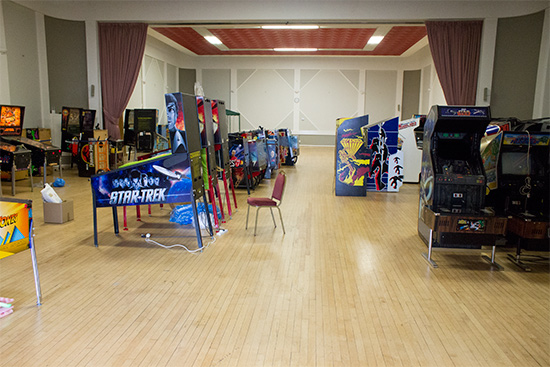 The first pinballs are set up