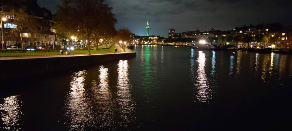 The Nieuwe Maas river at night