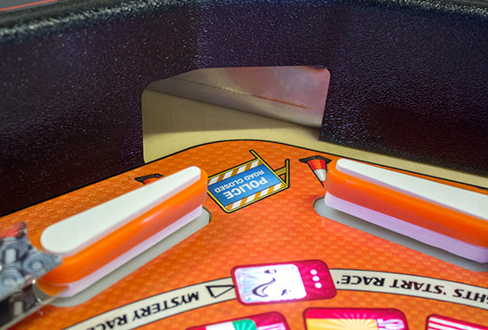 There is no centre post between the flippers