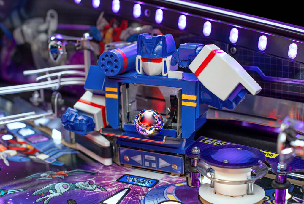 Soundwave's cassette compartment opens to release the locked ball