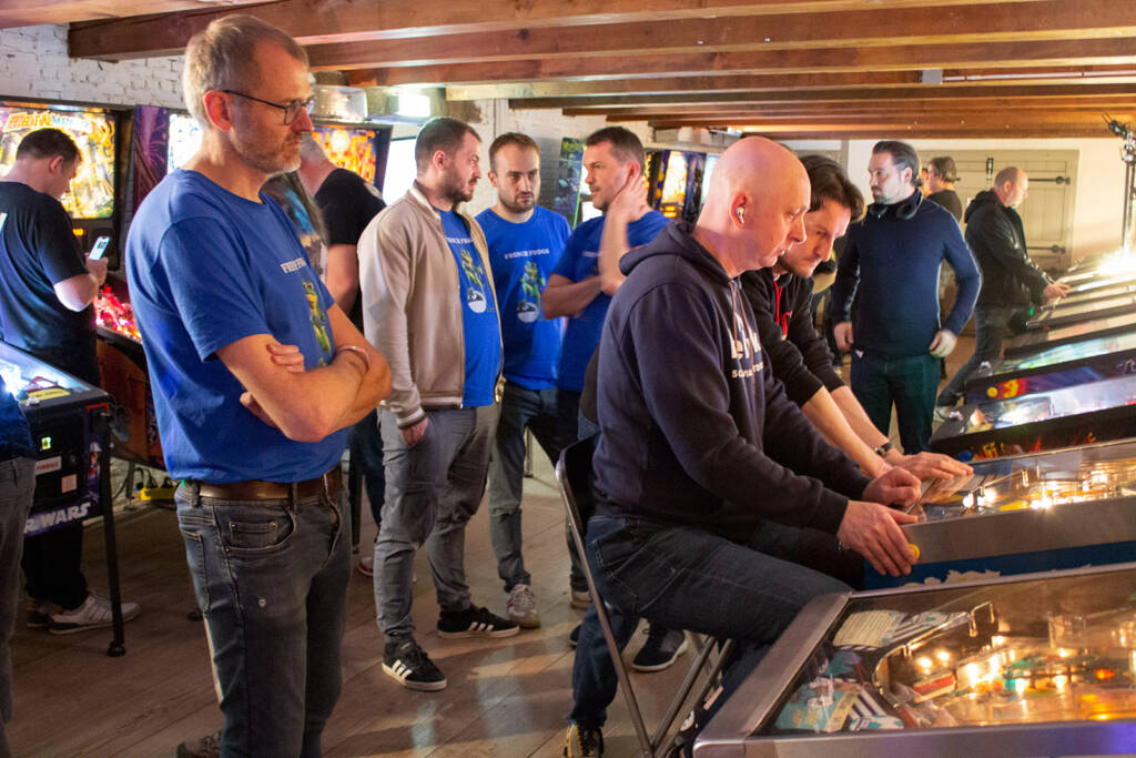Split flippers as Dutch Pinball Team play French Froggs
