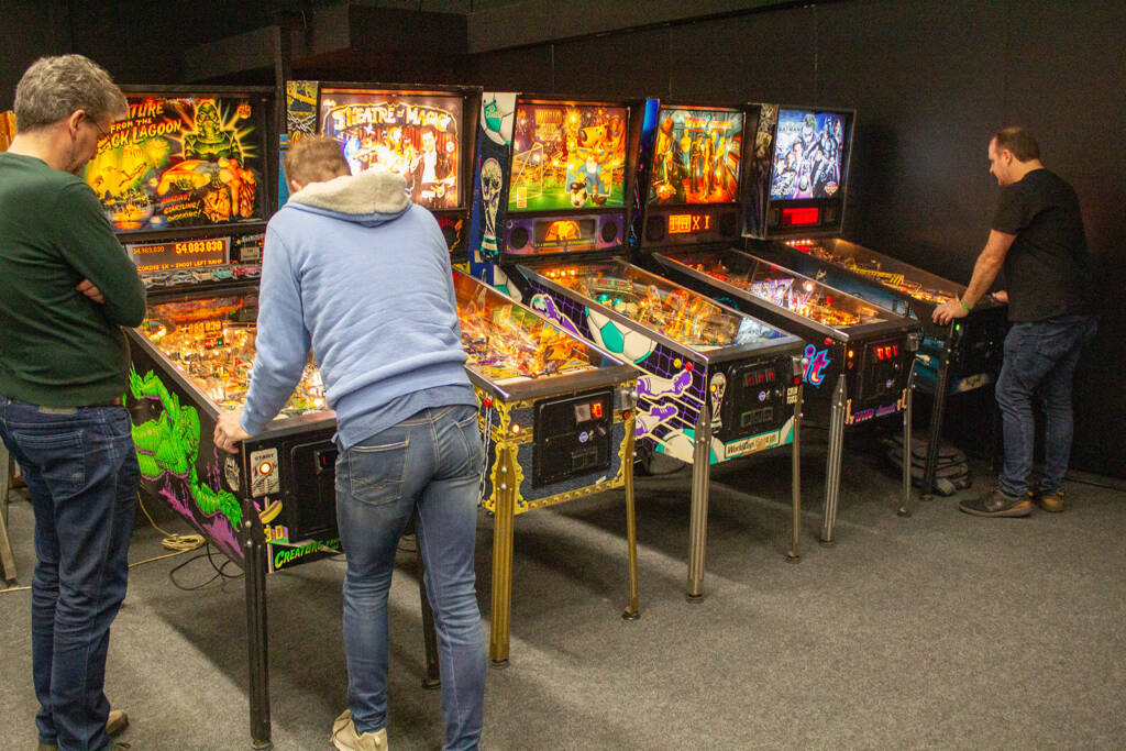 Rows of pinballs at the free play end of the hall