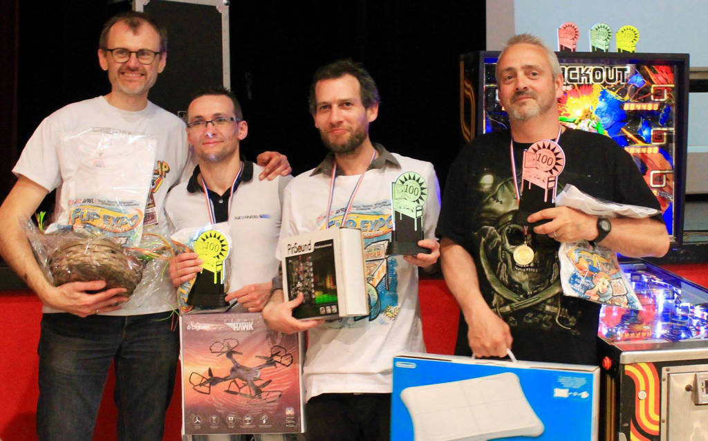 The winners with their prizes (picture: NicoFlip)