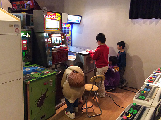 Kids playing bowling games