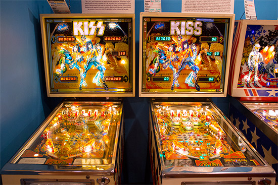 The regular and German Kiss backglasses