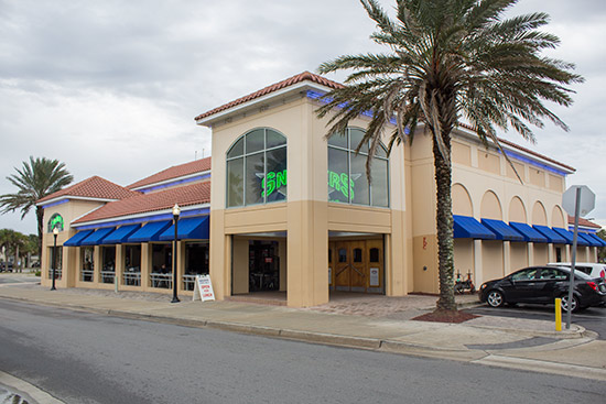 Sneakers Sports Grille